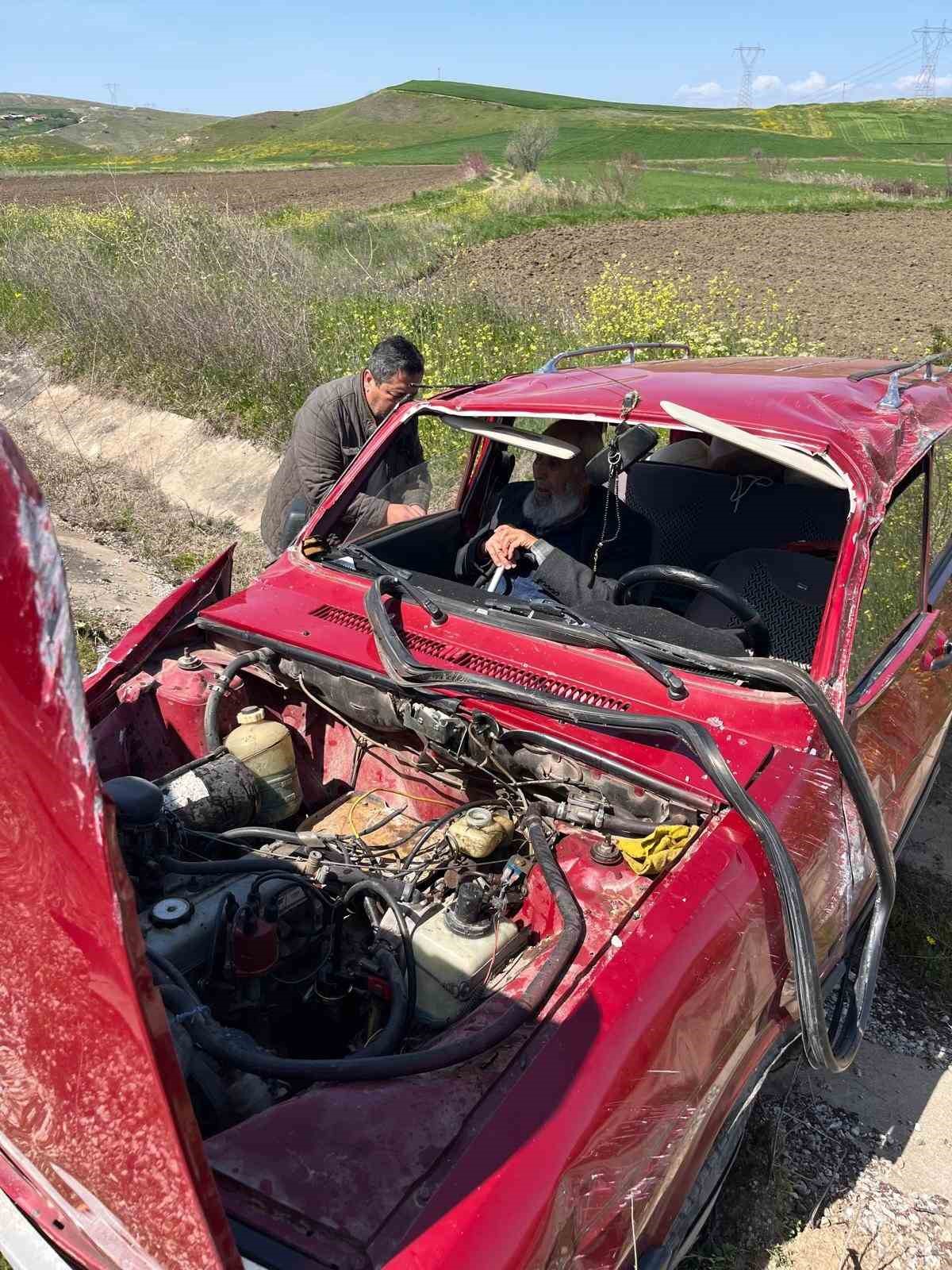 corumda-iki-otomobil-carpisti-3-yarali