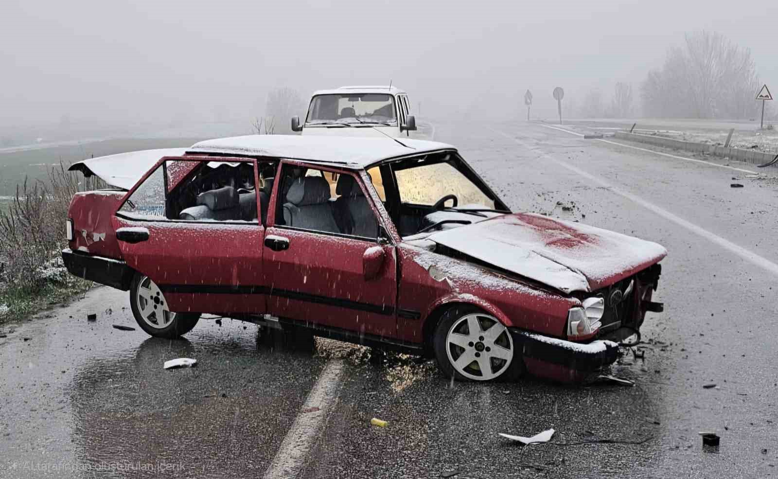 corumda-otomobil-tabelaya-carpti-1-yarali