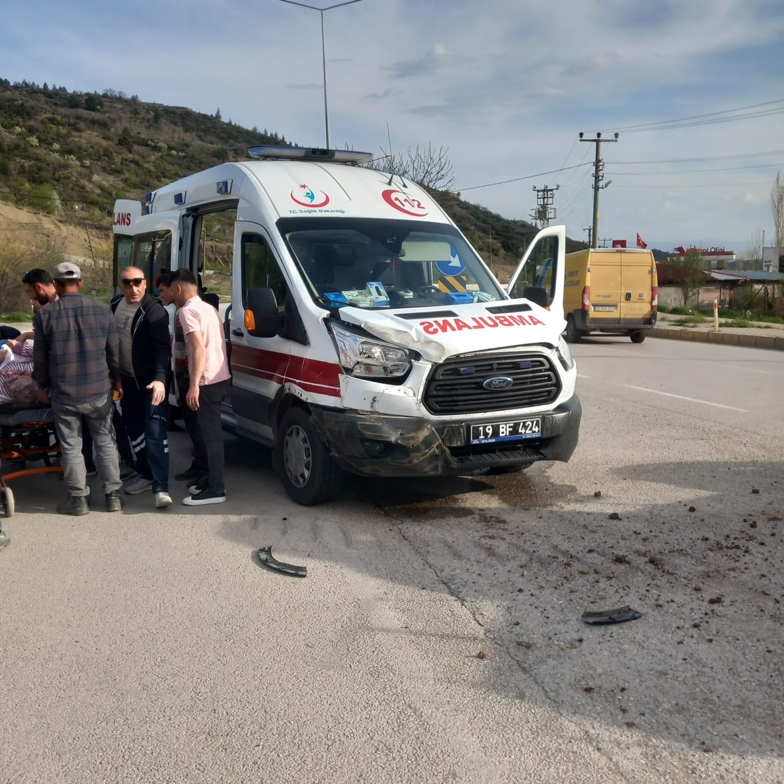 corumda-traktor-ile-ambulans-carpisti-1-yarali
