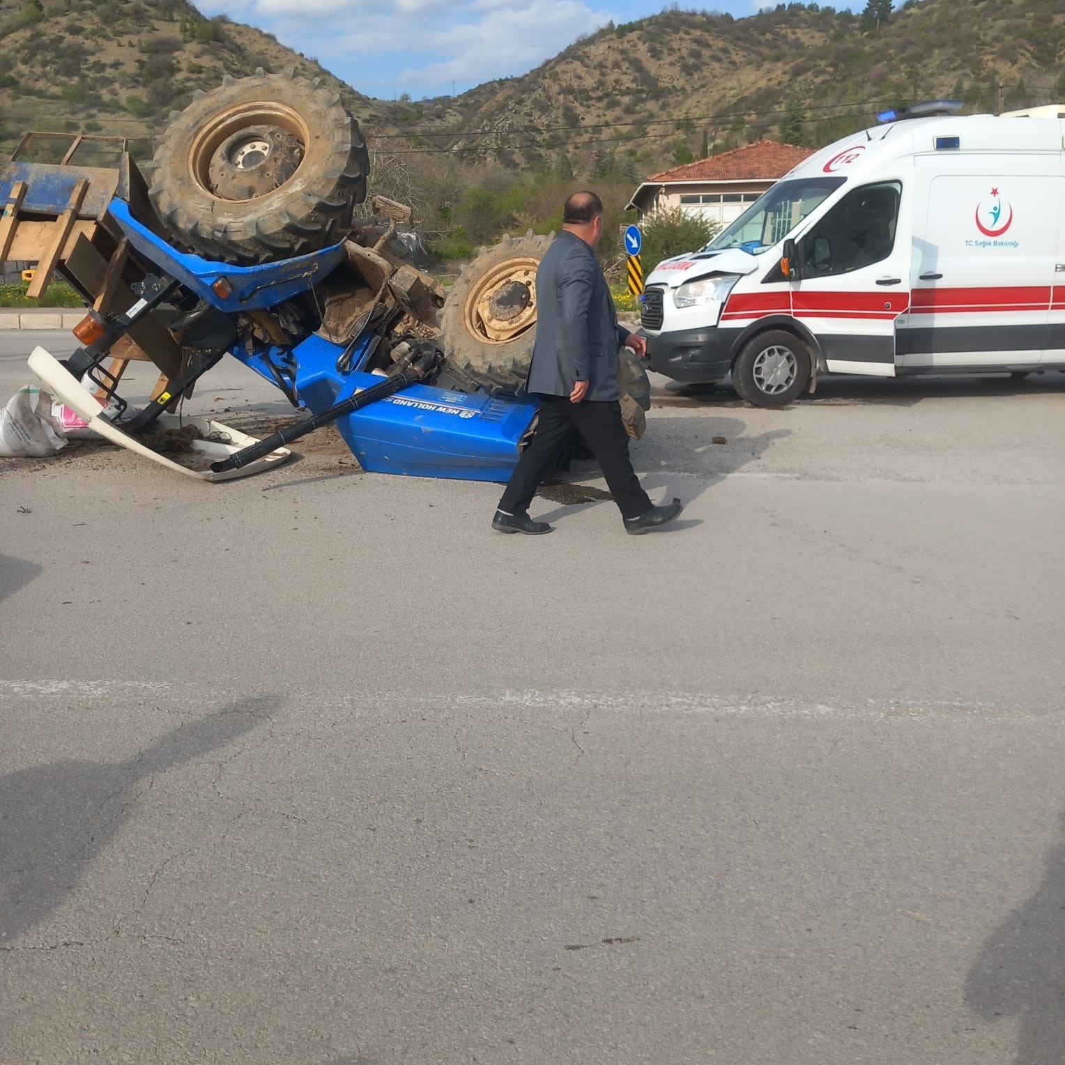 corumda-traktor-ile-ambulans-carpisti-1-yarali