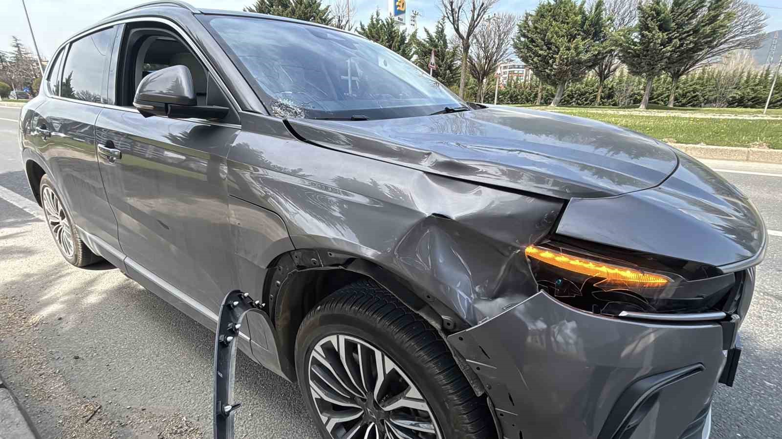 d-100de-karsiya-gecmek-isterken-cipin-carptigi-yasli-adam-agir-yaralandi