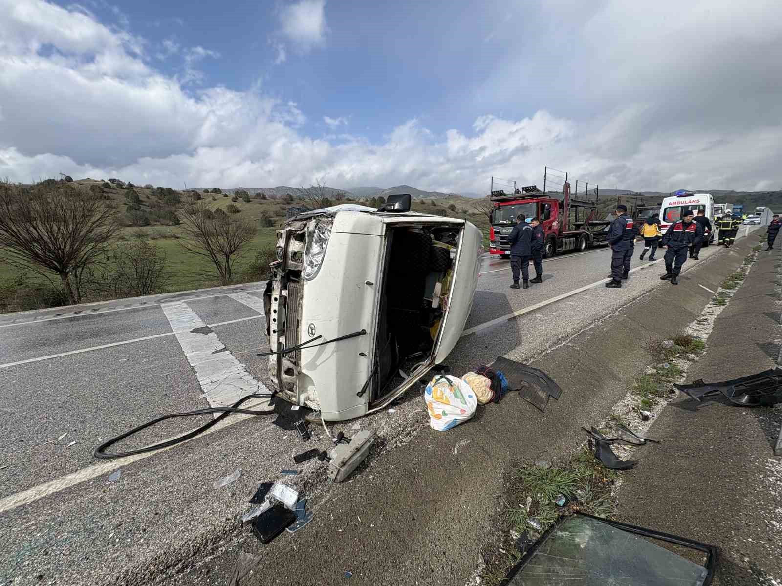 d100de-minibus-devrildi-1-yarali