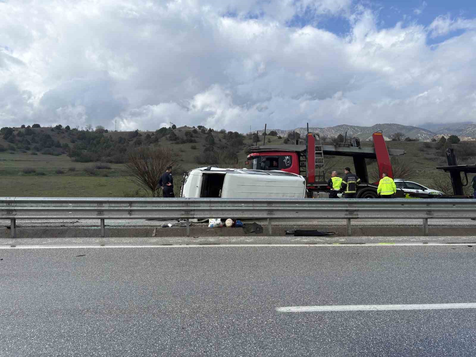 d100de-minibus-devrildi-1-yarali