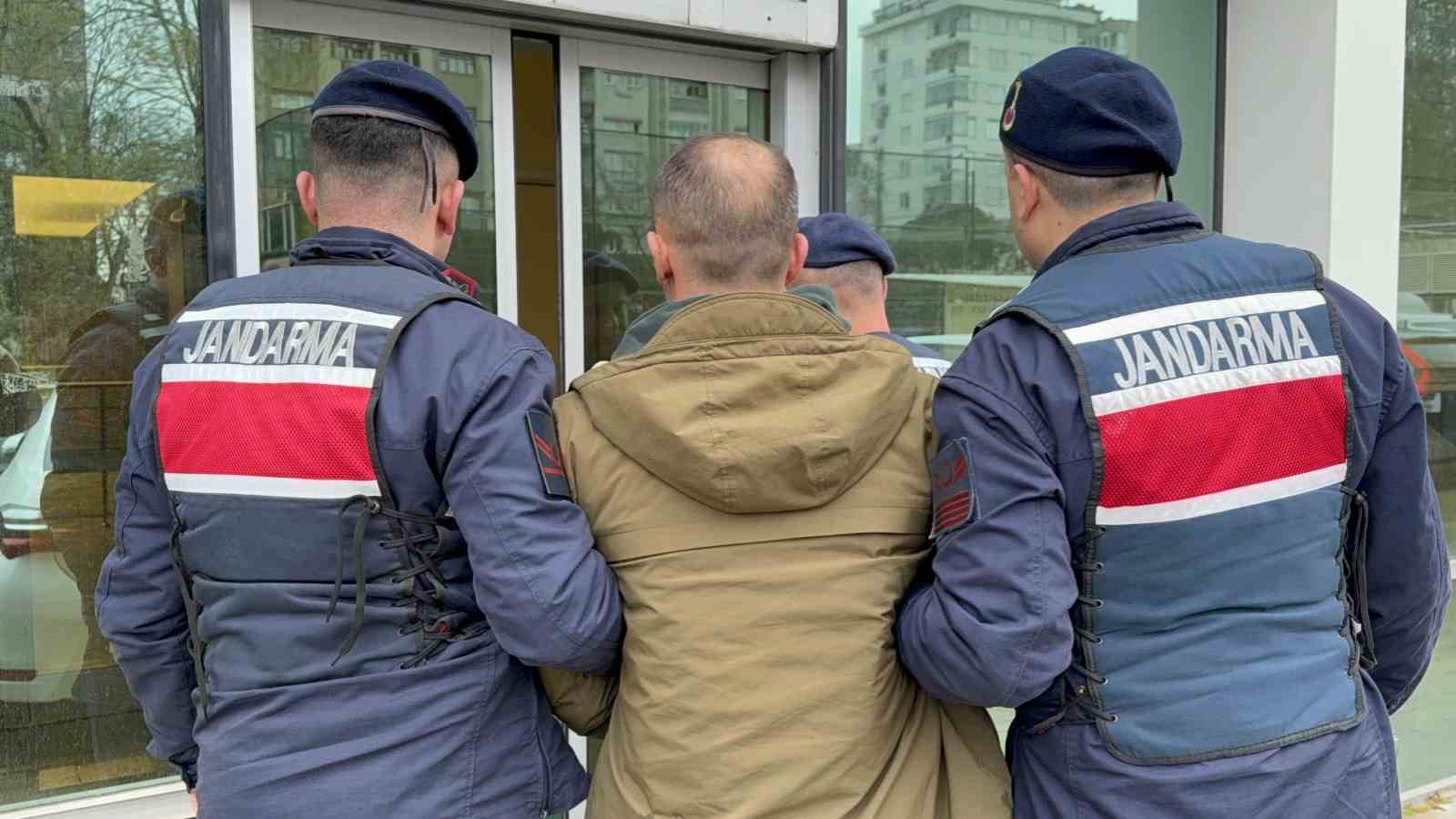 define-ararken-yakalandi-hirsizliktan-gozaltina-alindi