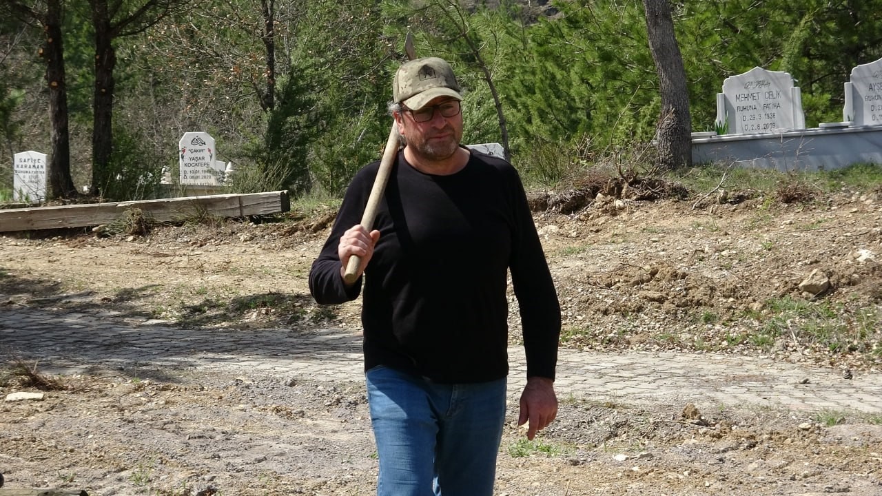 dokuz-kez-olumden-dondu-mezarini-kazmaya-basladi