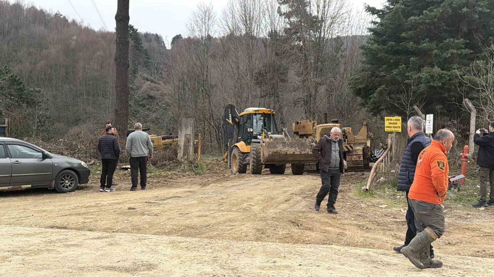 duzcede-dogalgaz-calismasi-sirasinda-heyelan-1-olu-1-yarali