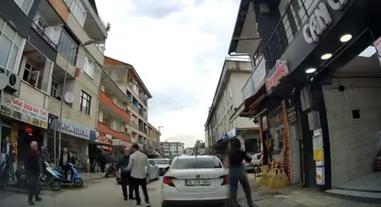 duzcede-yayaya-carpan-surucu-direksiyonu-baskasina-devretti