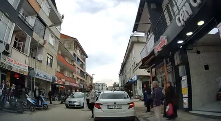 duzcede-yayaya-carpan-surucu-direksiyonu-baskasina-devretti