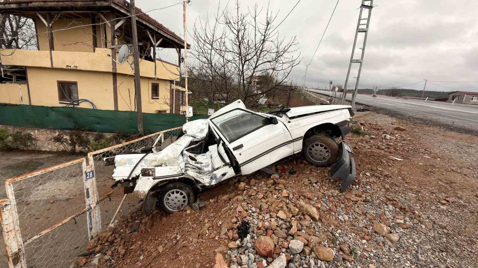 elektrik-diregine-carpan-otomobil-hurdaya-dondu