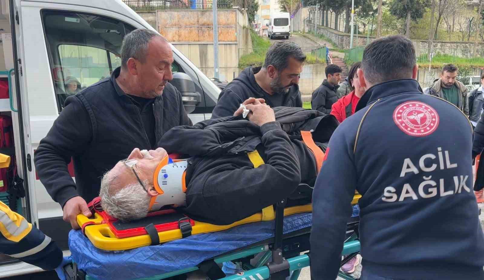 genc-surucunun-direksiyon-hakimiyetini-kaybettigi-arac-kaldirima-cikti-1-yarali