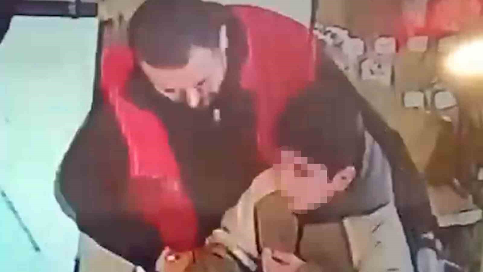 heimlich-manevrasiyla-ogrenciyi-kurtaran-market-sahibi-elimi-opmeye-geldi-dua-etti