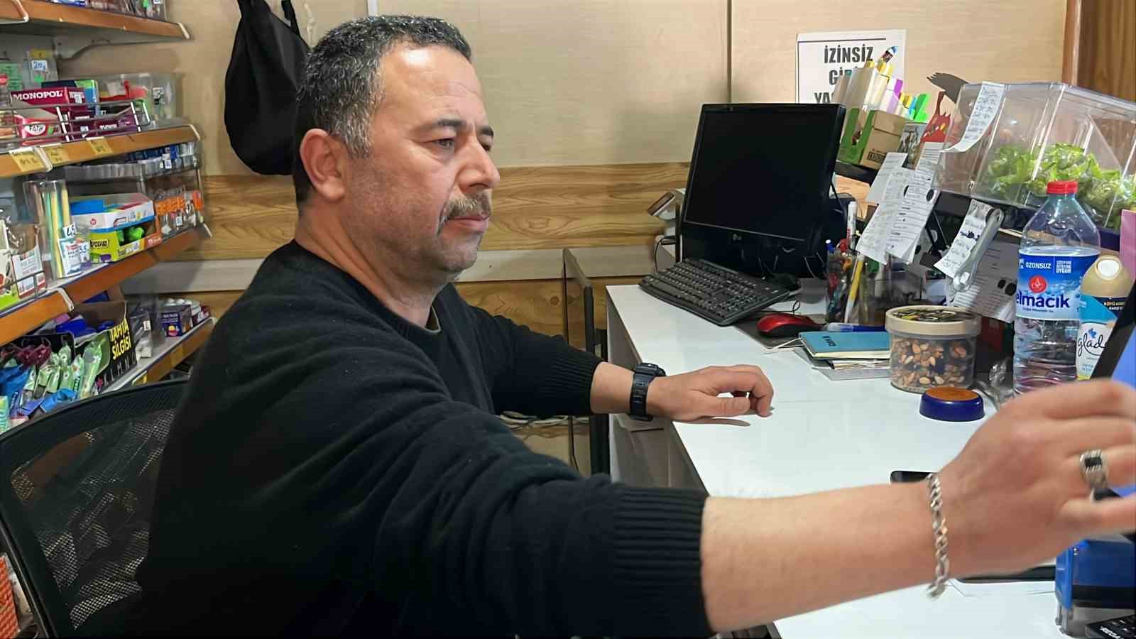 heimlich-manevrasiyla-ogrenciyi-kurtaran-market-sahibi-elimi-opmeye-geldi-dua-etti