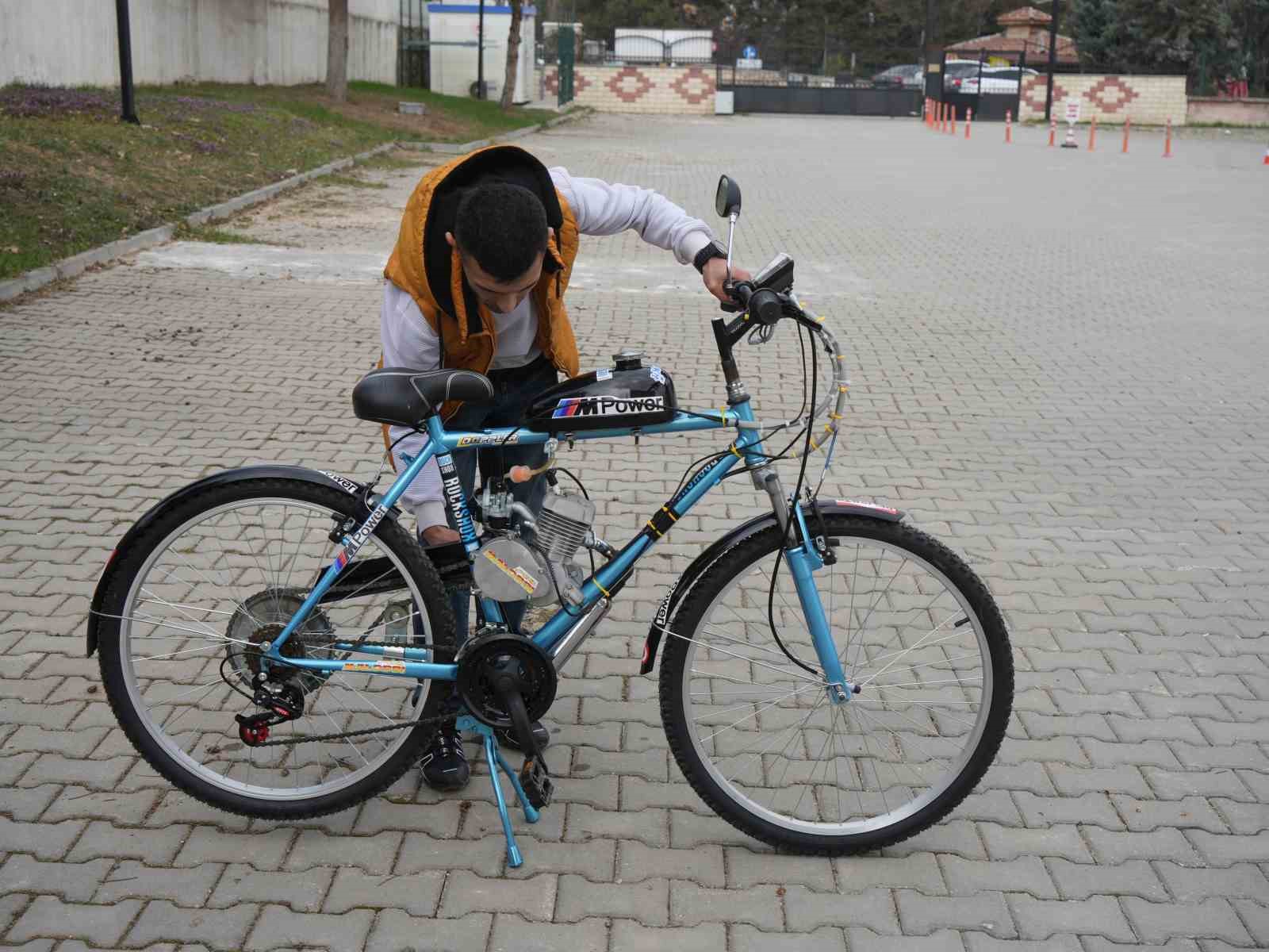 ikinci-el-bisiklet-satin-aldi-topladigi-malzemelerle-mobilete-cevirdi