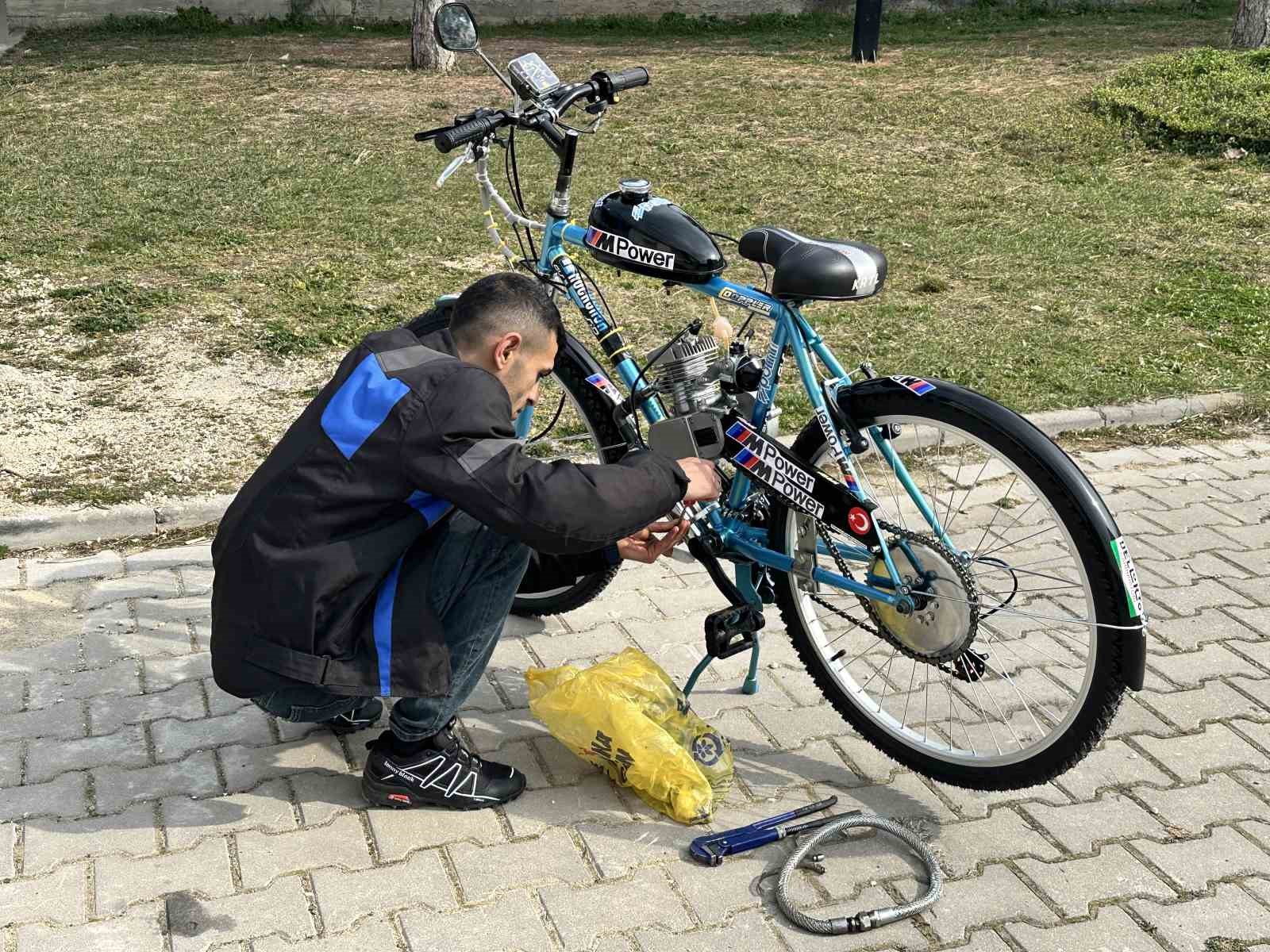 ikinci-el-bisiklet-satin-aldi-topladigi-malzemelerle-mobilete-cevirdi