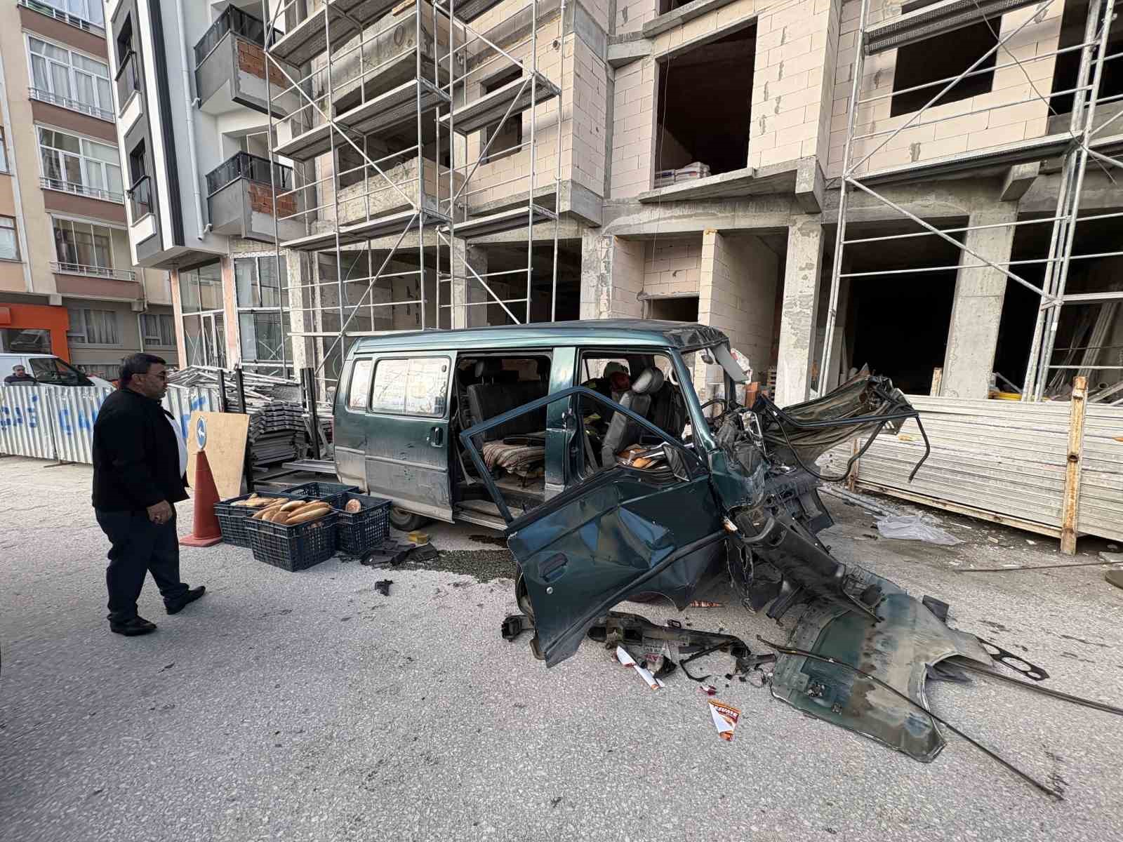 kastamonuda-ekmek-tasiyan-firin-araclari-carpisti-3-yarali