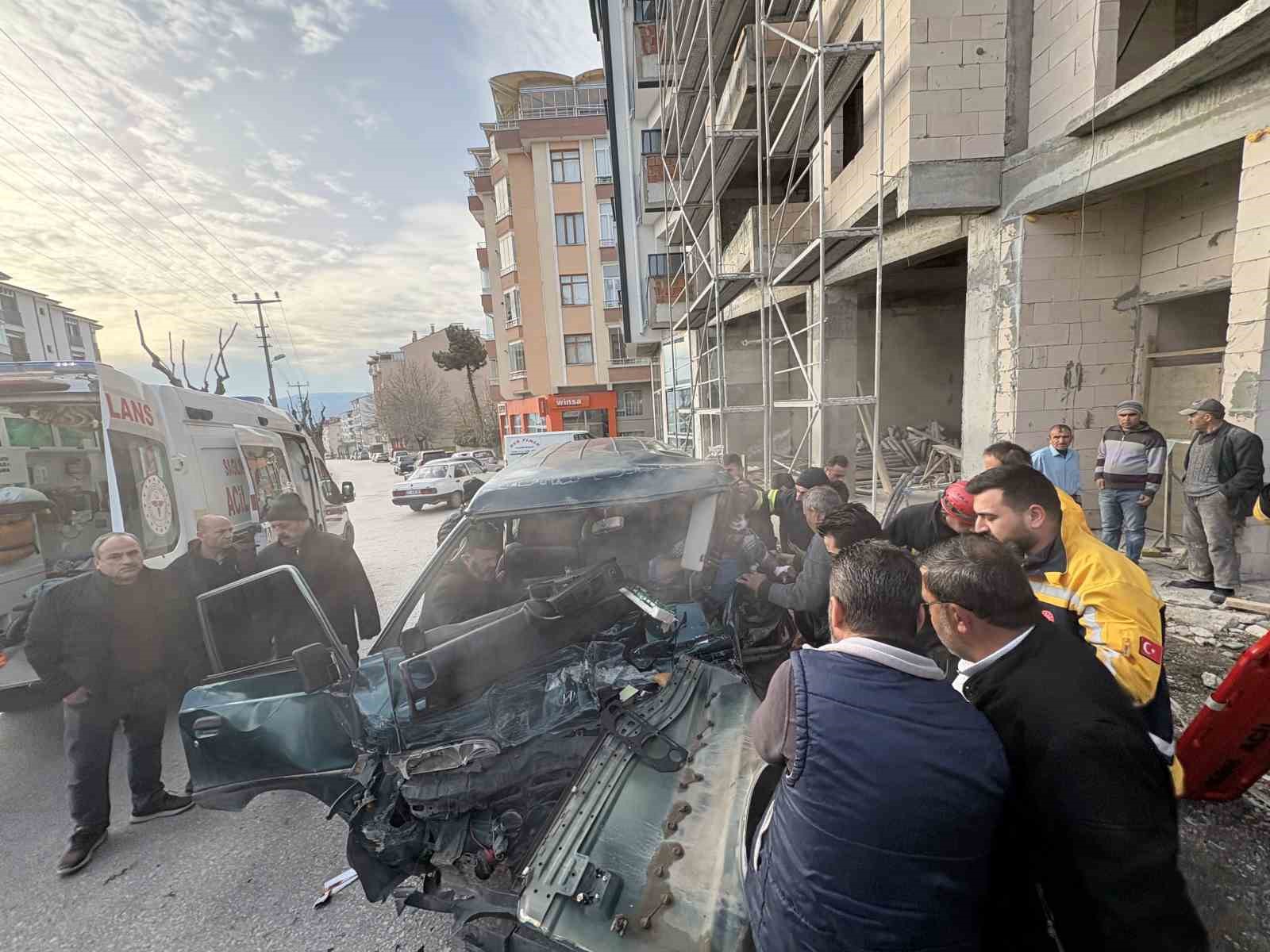 kastamonuda-ekmek-tasiyan-firin-araclari-carpisti-3-yarali