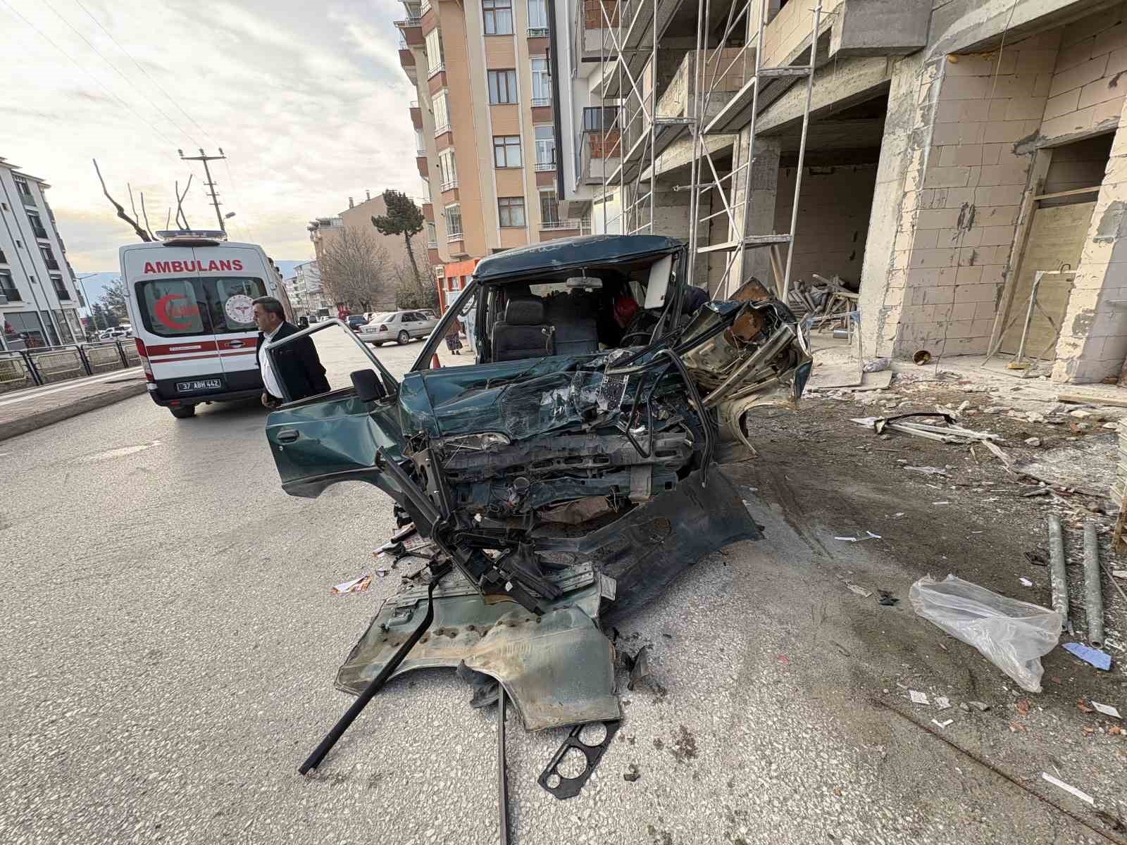 kastamonuda-ekmek-tasiyan-firin-araclari-carpisti-3-yarali