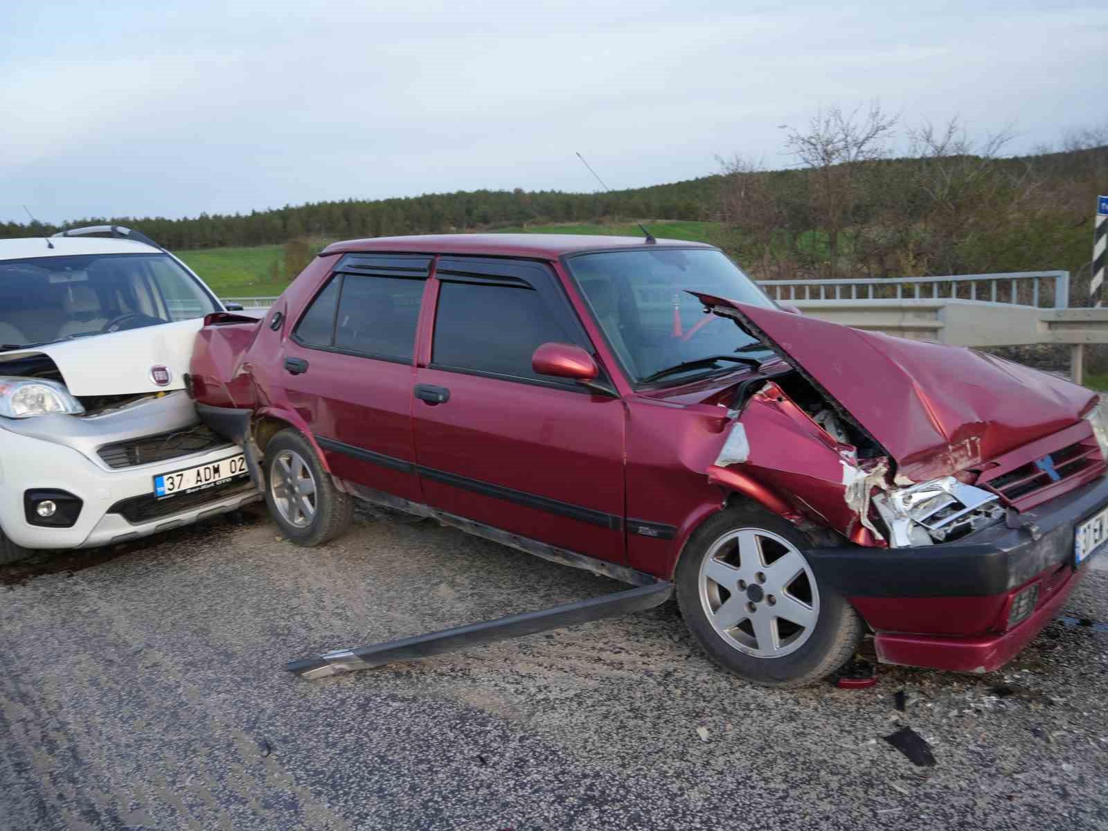 kastamonuda-iki-ayri-trafik-kazasinda-6-kisi-yaralandi