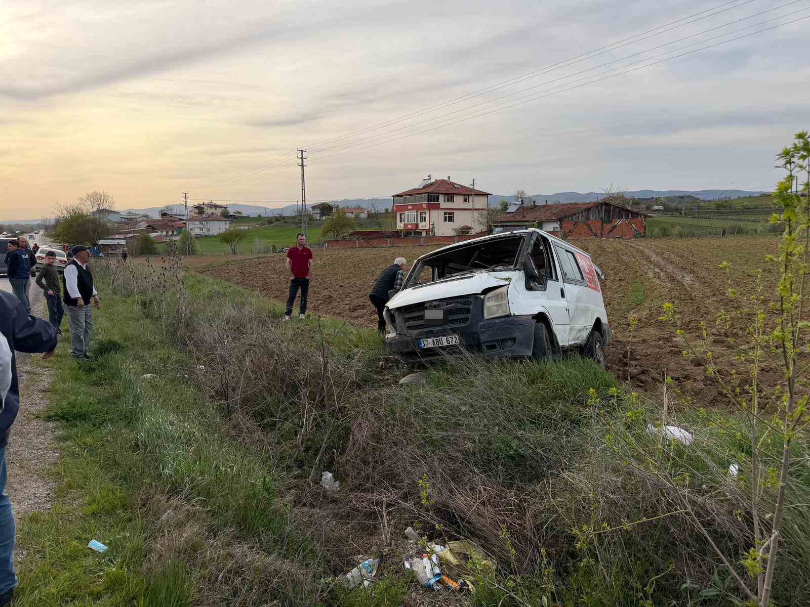 kastamonuda-iki-ayri-trafik-kazasinda-6-kisi-yaralandi