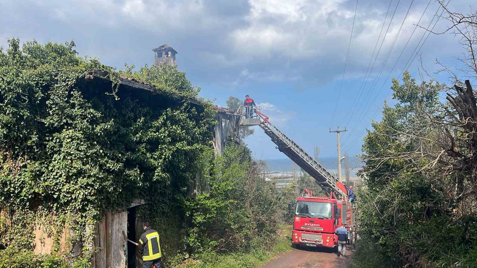 kastamonuda-metruk-binada-cikan-yangini-itfaiye-sonduruldu