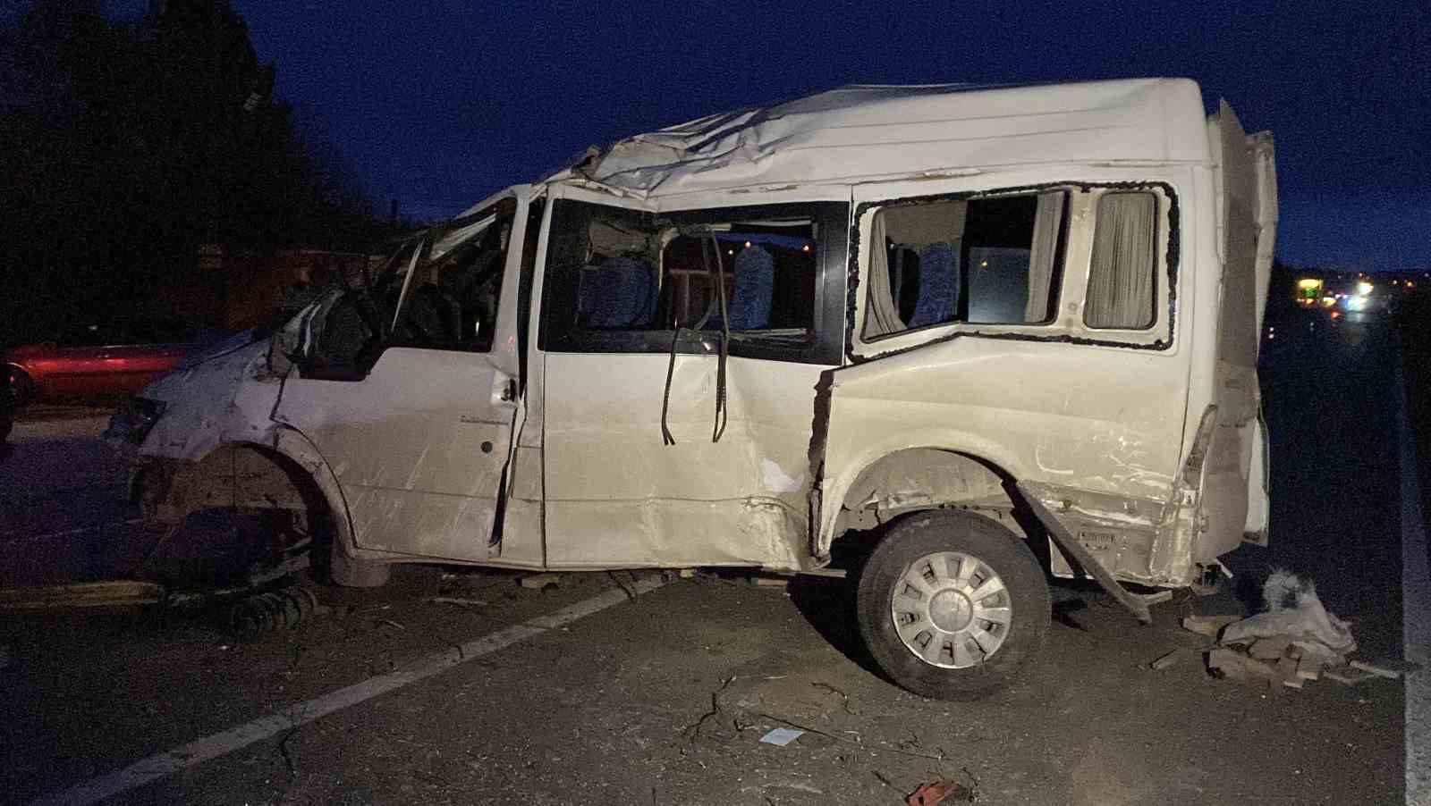 kastamonuda-minibus-ile-hafif-ticari-arac-carpisti-7-yarali