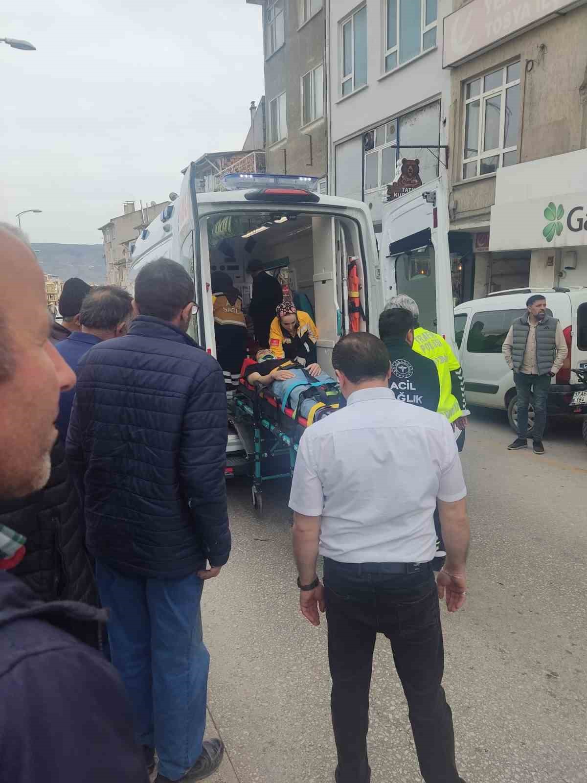 kastamonuda-motosiklet-otomobile-carpti-1-yarali