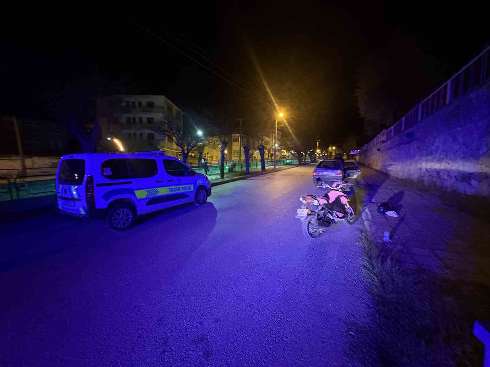 kendilerini-uyaran-adami-darp-eden-sahislar-otomobili-birakip-kacti