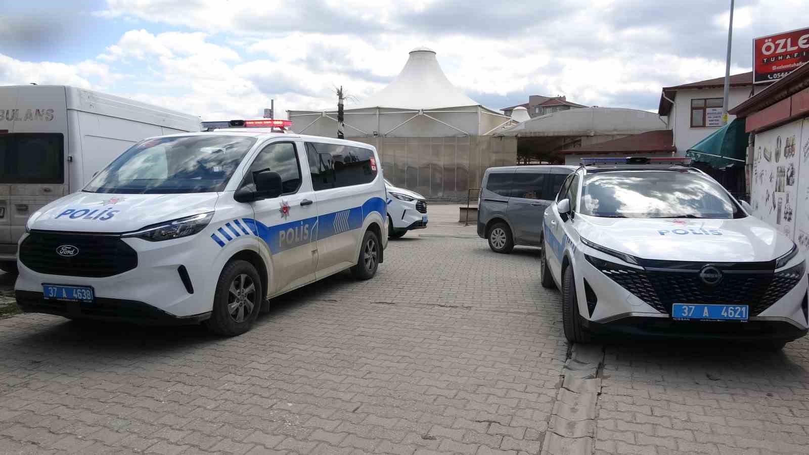 komsular-ihbarda-bulundu-polis-cilingirle-kapiyi-acti-gunlerdir-kayip-olan-adam-olu-bulundu