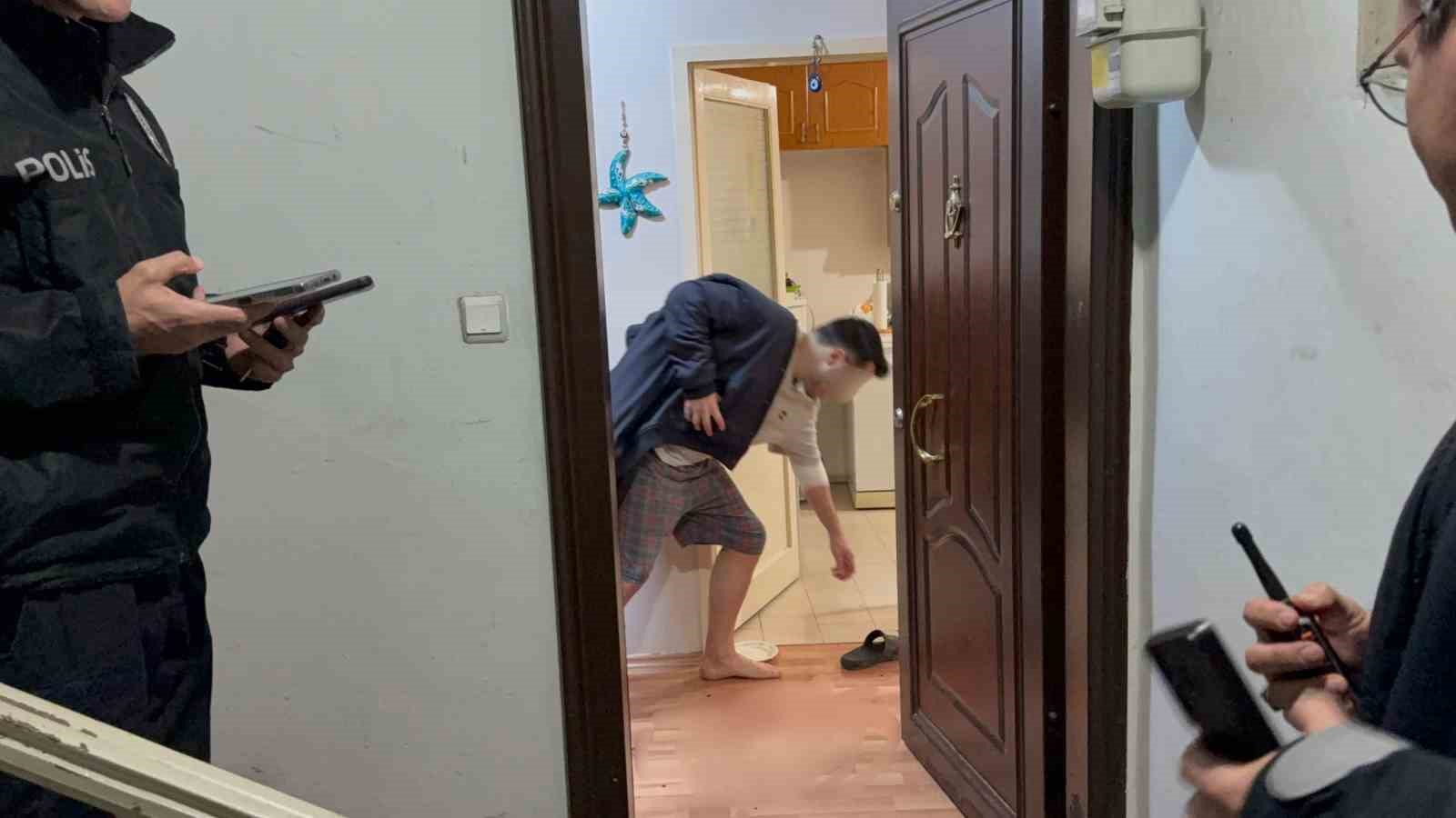 komsusunun-baltali-saldirisindan-babasini-kurtardi-kendi-yaralandi