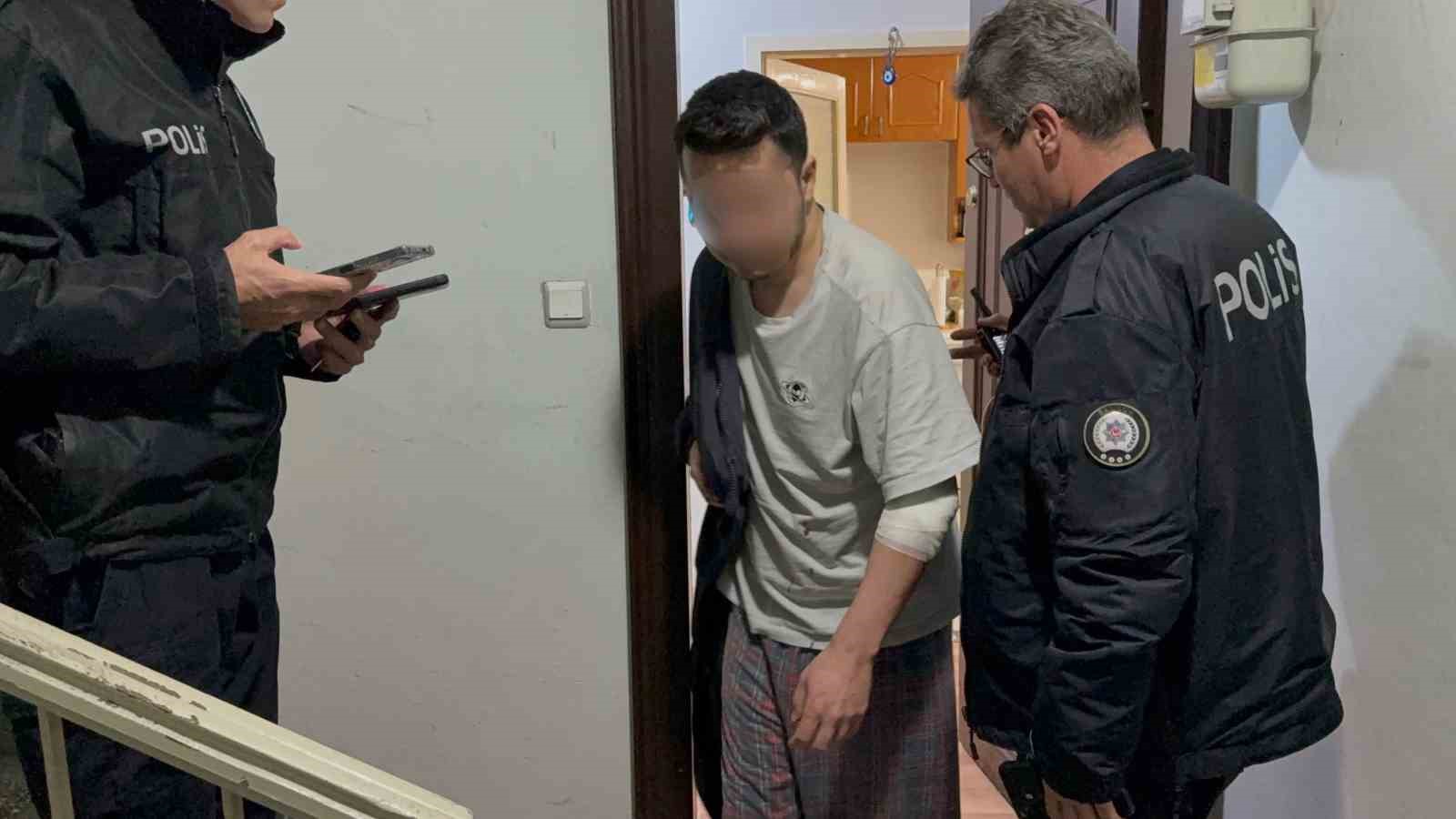 komsusunun-baltali-saldirisindan-babasini-kurtardi-kendi-yaralandi