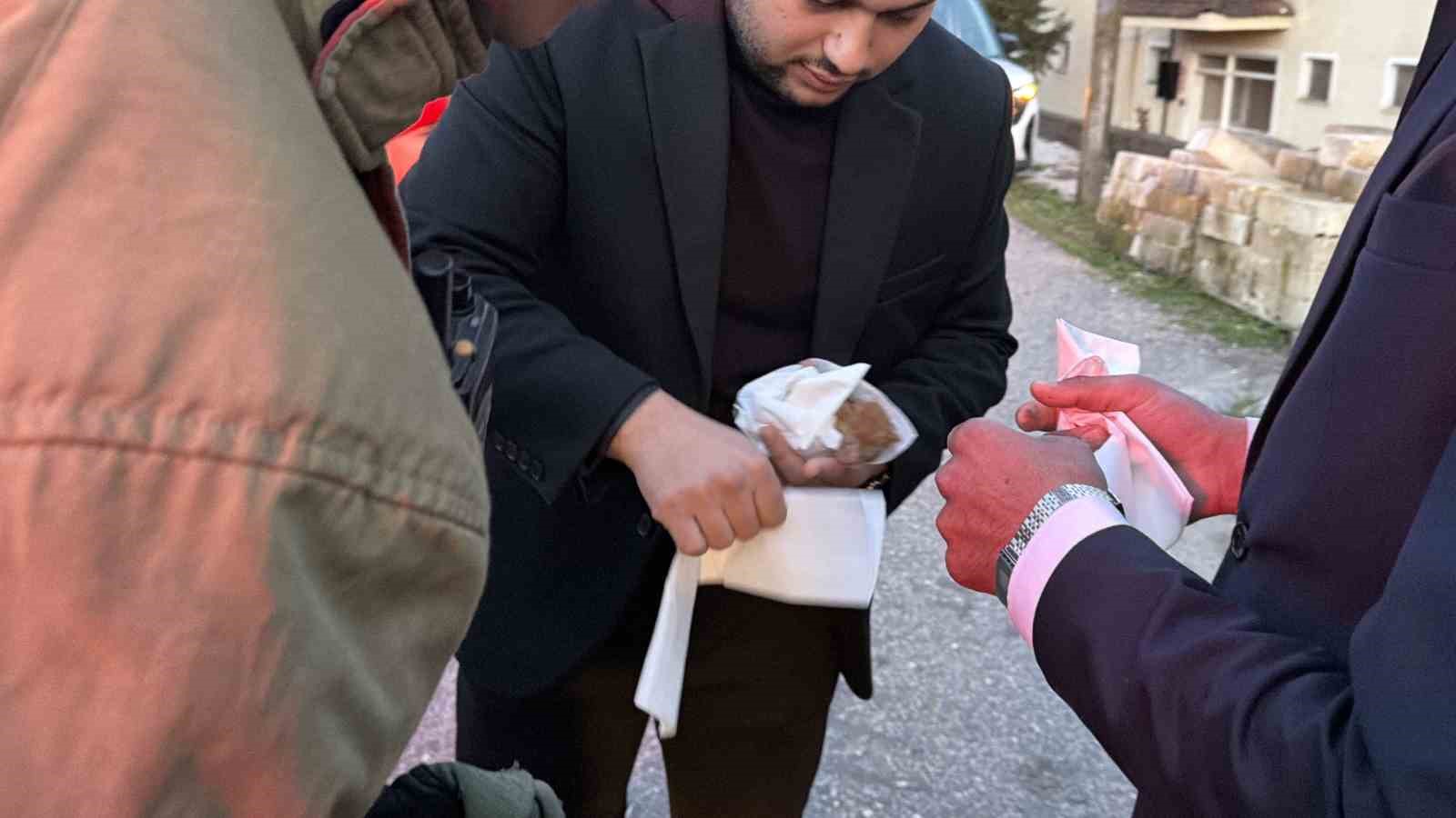 kucuk-kizin-duyarliligi-sayesinde-2-yavru-kedi-kurtarildi