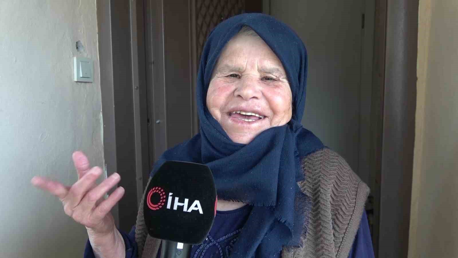 leyleklere-saygili-koy-butun-elektrik-direkleri-yuva-oldu-leylekler-icin-tedbir-alindi