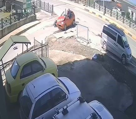 motosiklet-surucusu-hayatini-kaybetmisti-kaza-ani-kameralara-yansidi