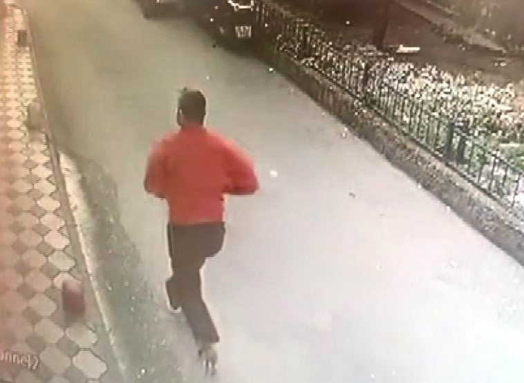 okul-onunde-silahli-saldiri-2-yarali