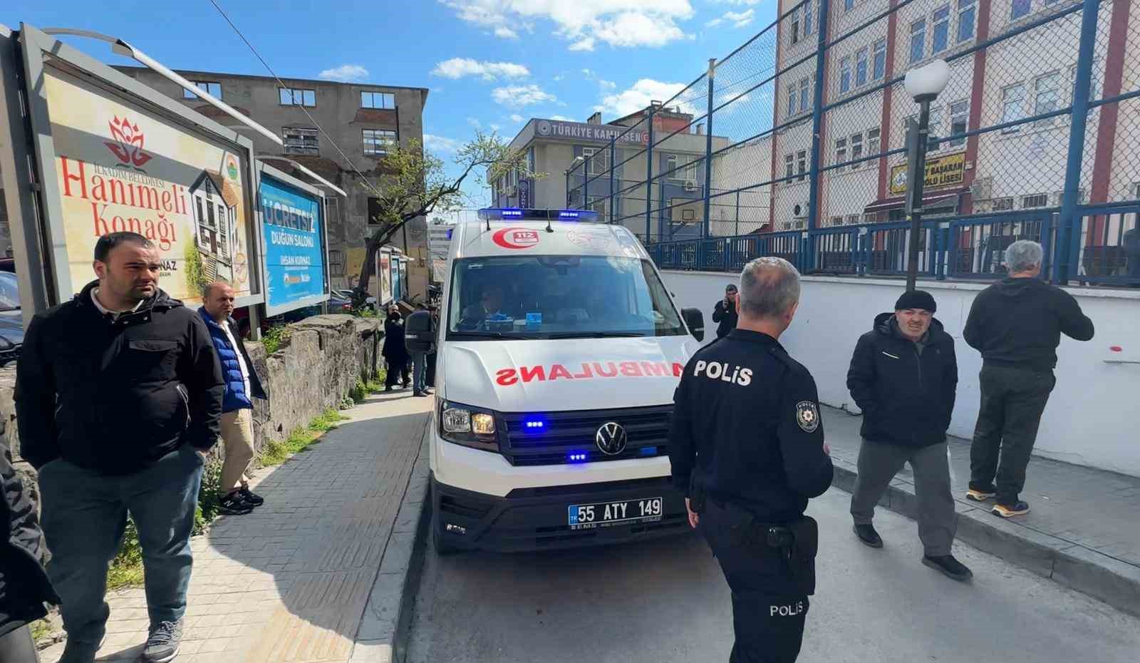 okul-onunde-silahli-saldiri-2-yarali