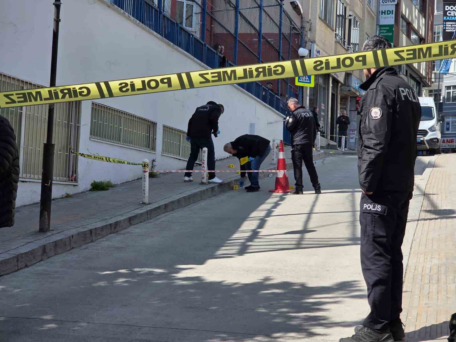 okul-onunde-silahli-saldiri-2-yarali