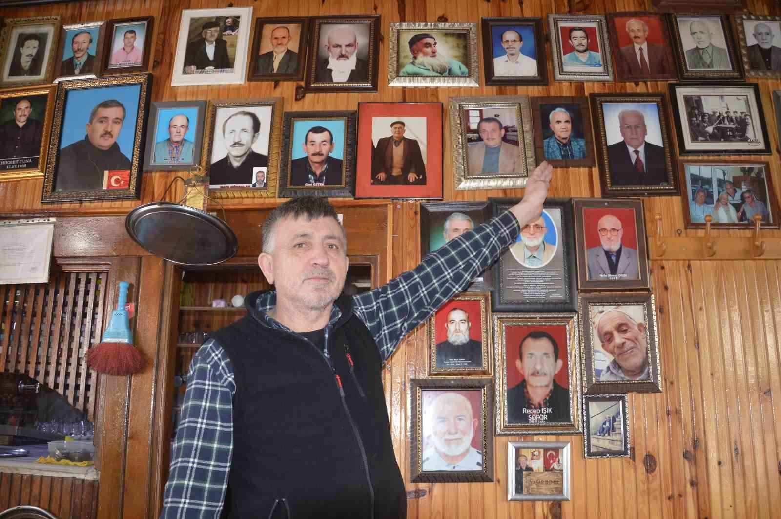 olen-musterilerinin-hatiralarini-kiraathanenin-duvarinda-yasatiyor