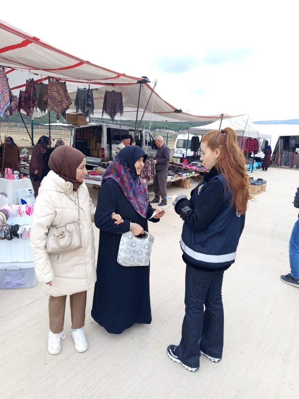 osmancikta-polis-ekipleri-1-ayda-aranan-13-sahsi-yakaladi