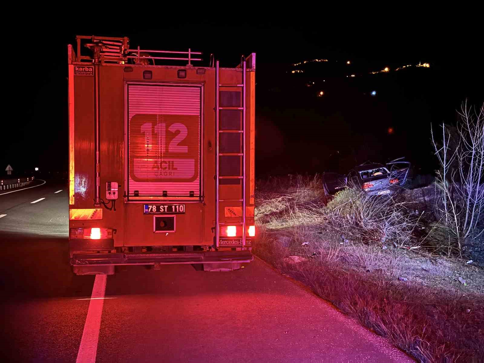 otomobil-kara-yoluna-cikan-ata-carpti-3-yarali