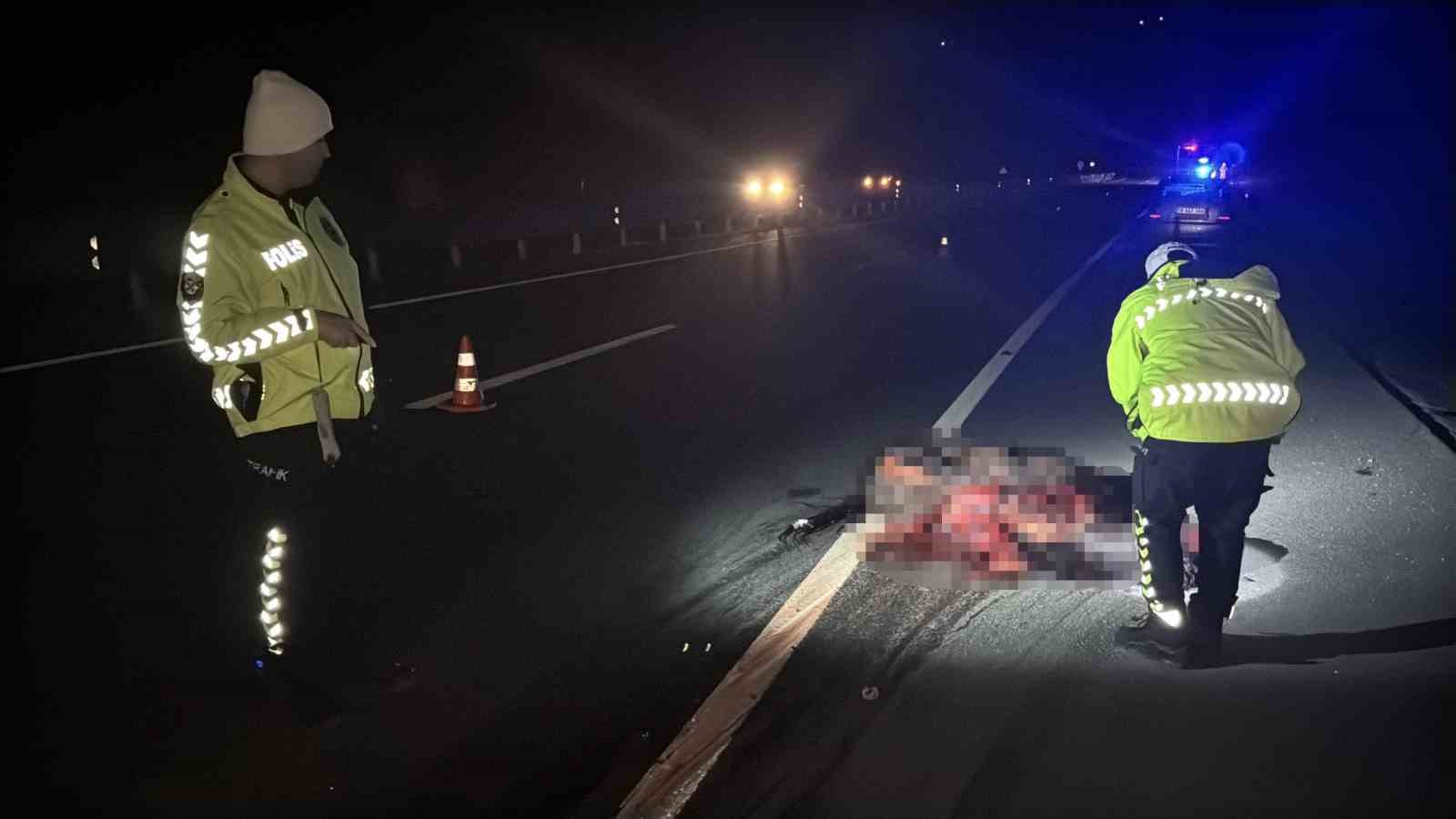 otomobil-kara-yoluna-cikan-ata-carpti-3-yarali