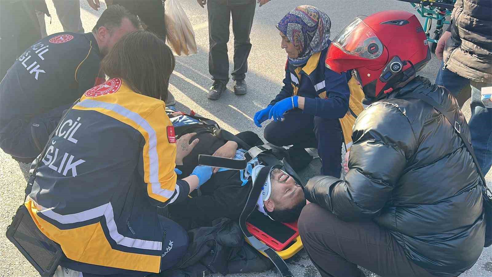 samsunda-motosiklet-ile-elektrikli-scooter-carpisti-2-yarali