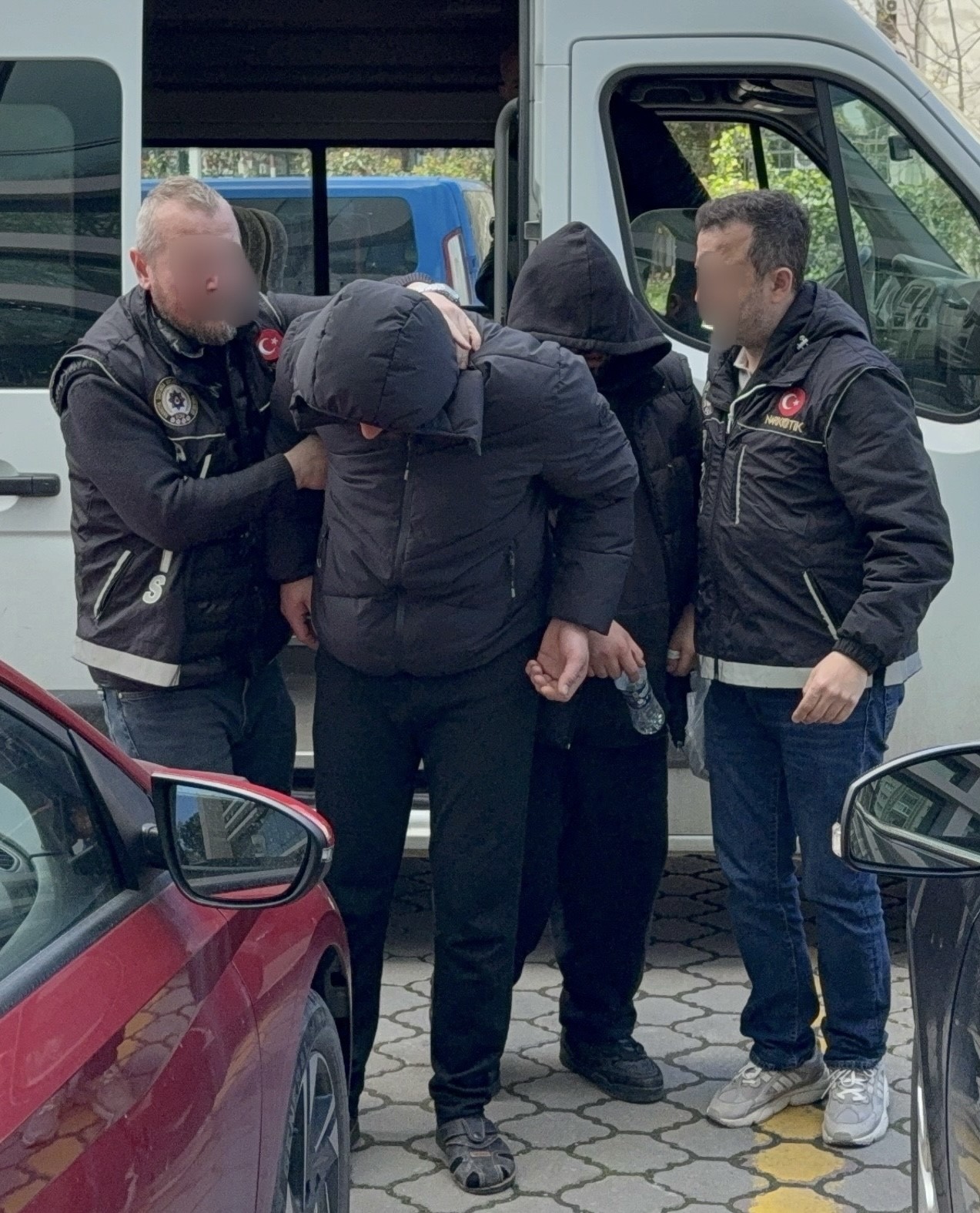 samsunda-narkotikten-pes-pese-operasyon-8-gozalti