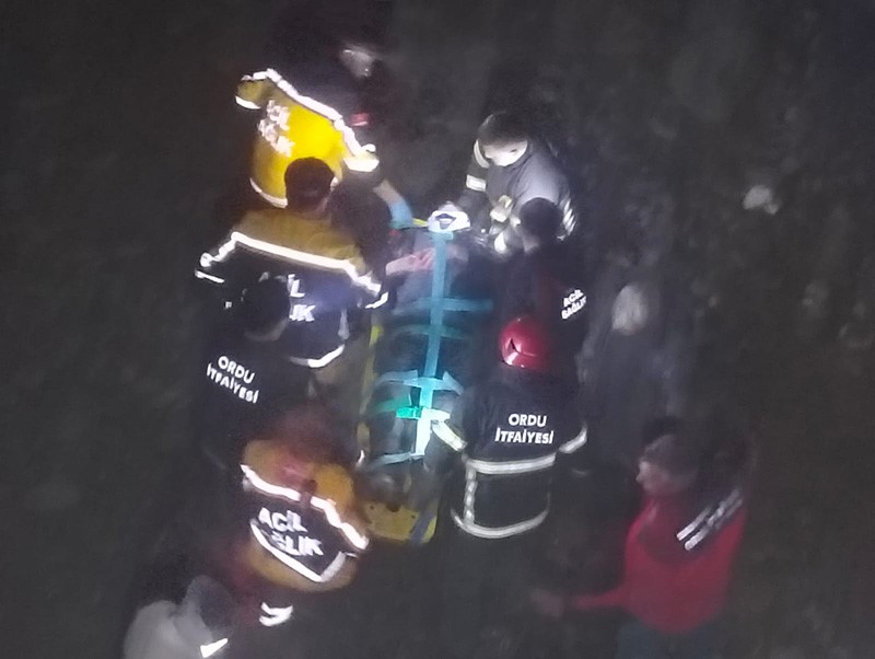 samsunda-otomobil-kopruden-dere-yatagina-uctu-2-yarali