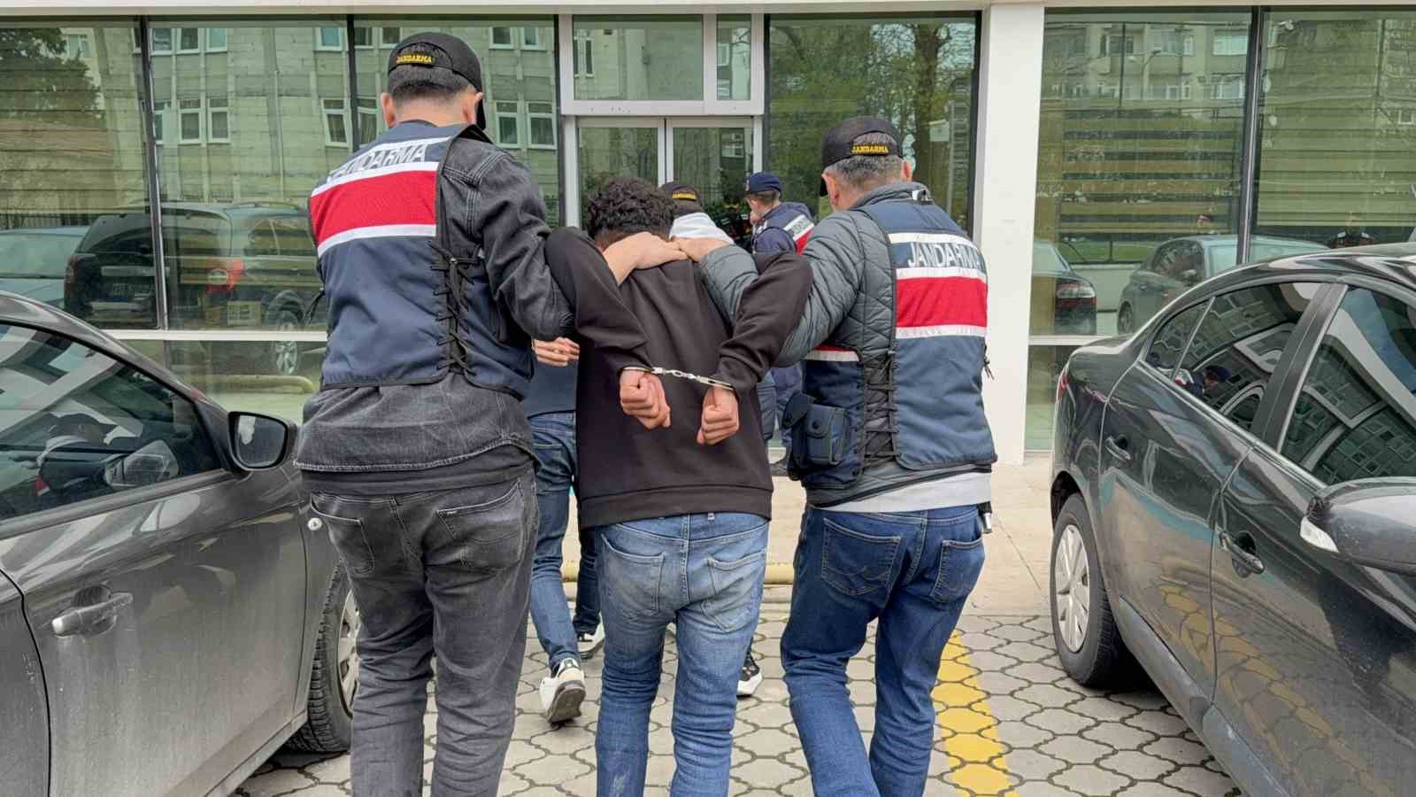 samsunda-tik-tok-canli-yayininda-teror-propagandasi-yapan-2-insaat-iscisi-adliyeye-sevk-edildi