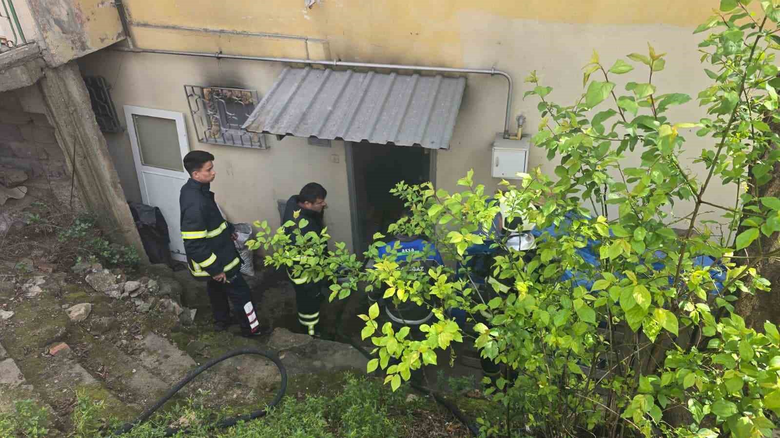 sofben-alev-aldi-anne-ve-engelli-kizi-dumandan-etkilendi