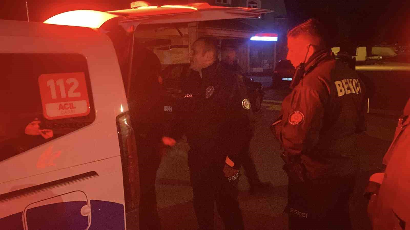 sokak-ortasinda-karisiyla-kavga-eden-alkollu-sahis-gozaltina-alindi