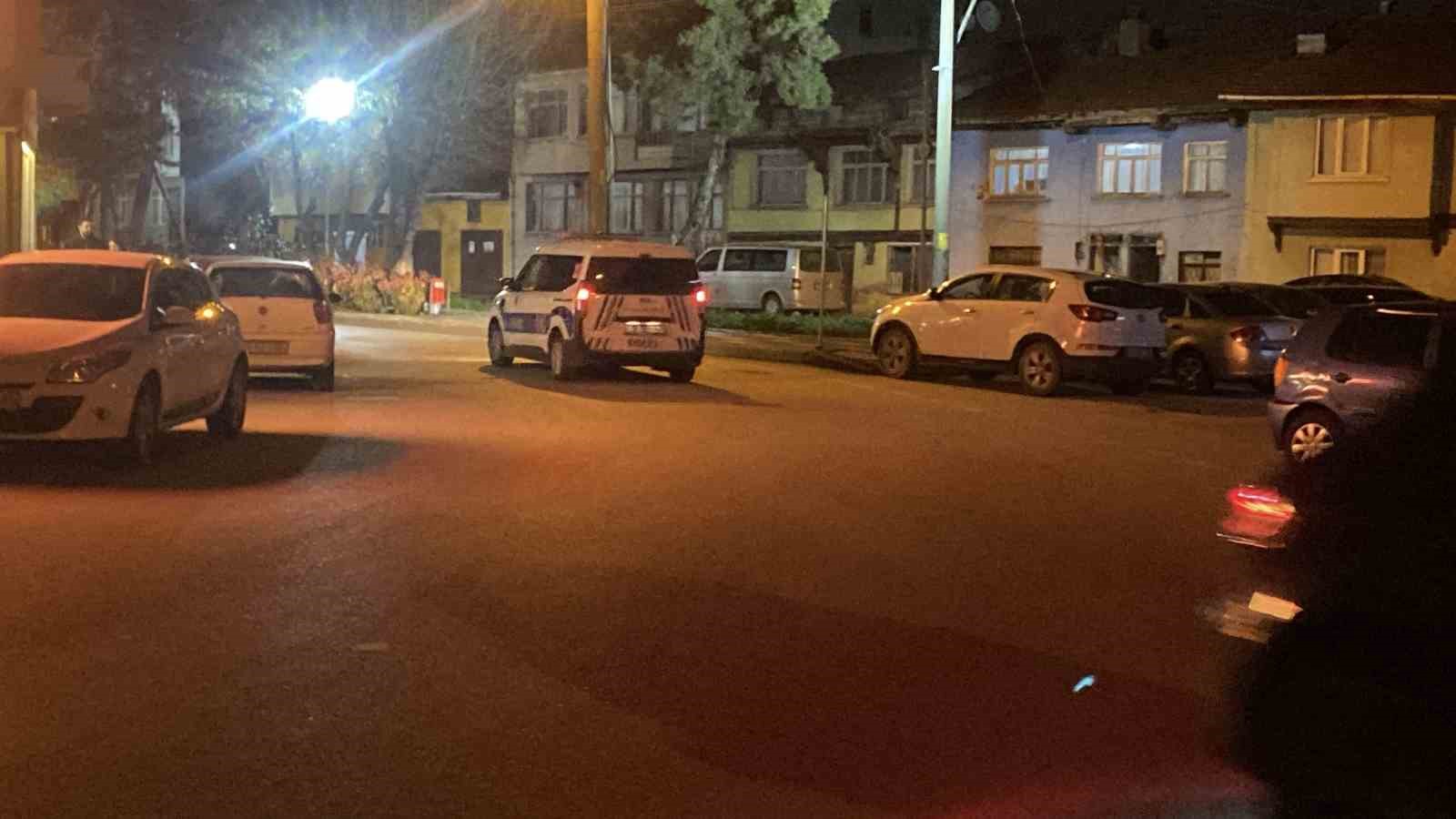 sokak-ortasinda-karisiyla-kavga-eden-alkollu-sahis-gozaltina-alindi