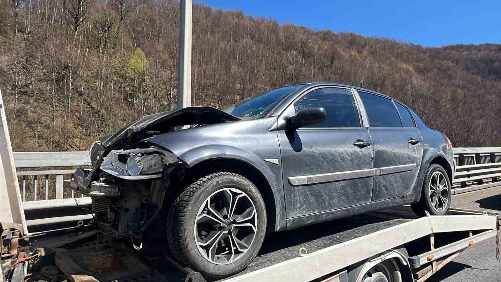 tem-otoyolunda-5-aracin-karistigi-zincirleme-kaza-5-yarali