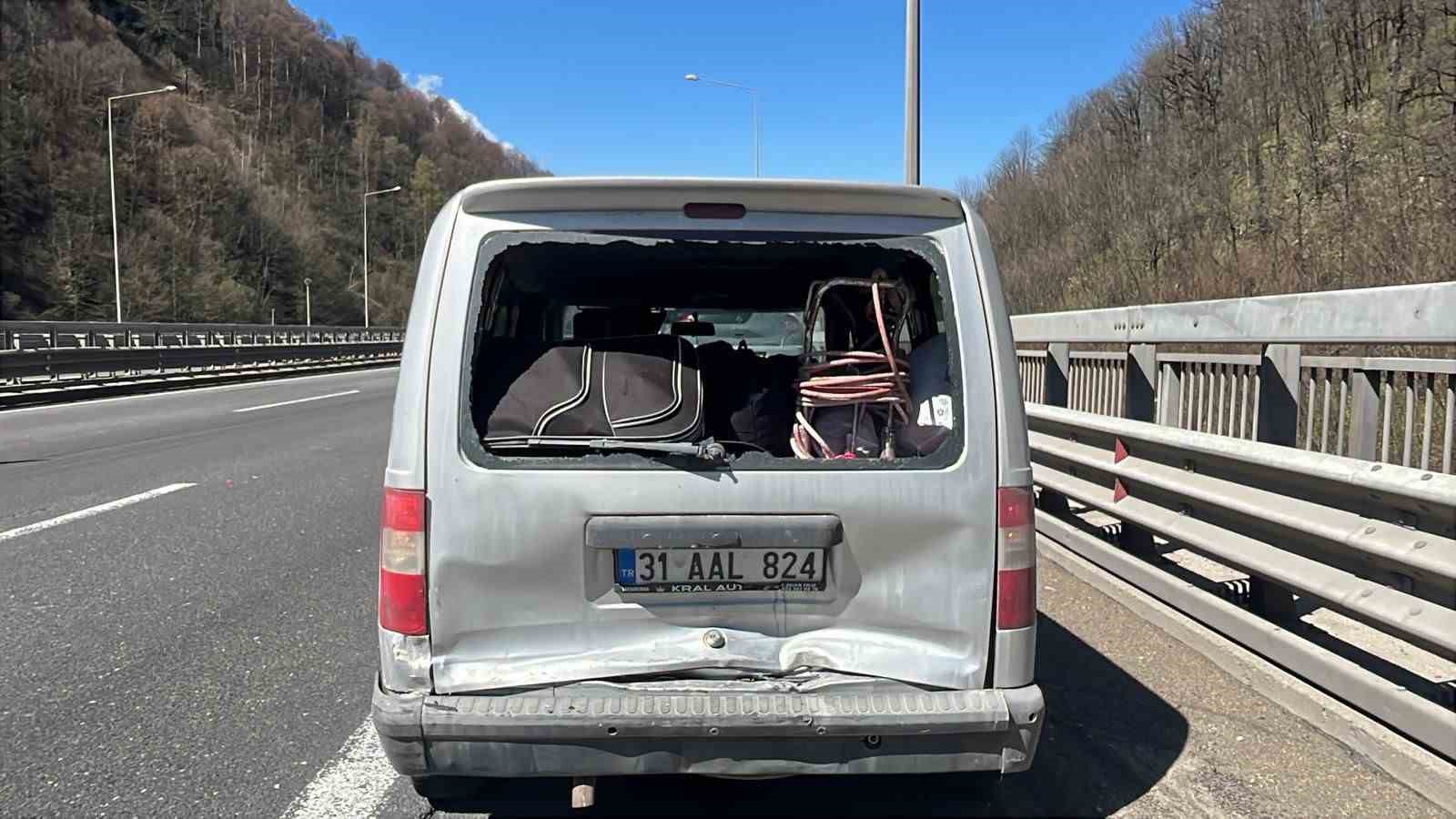 tem-otoyolunda-5-aracin-karistigi-zincirleme-kaza-5-yarali