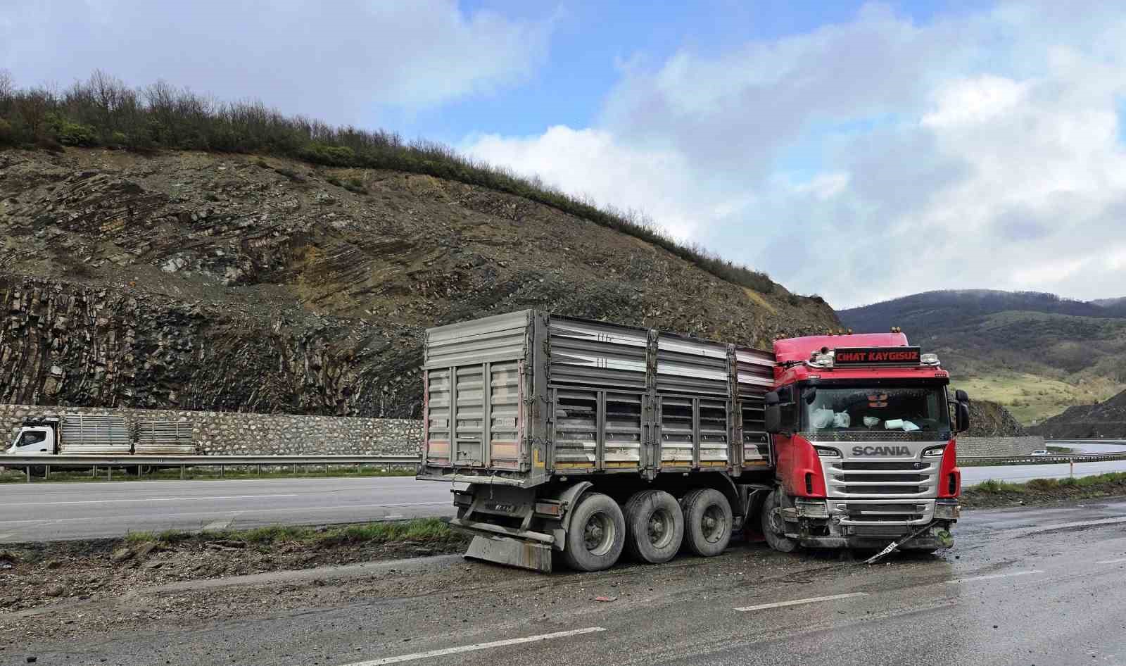 tir-makasladi-surucu-yaralandi